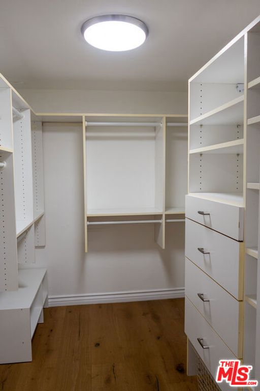 Image 7 of property listing at 4543 Willis Avenue 102, Sherman Oaks, CA 91403