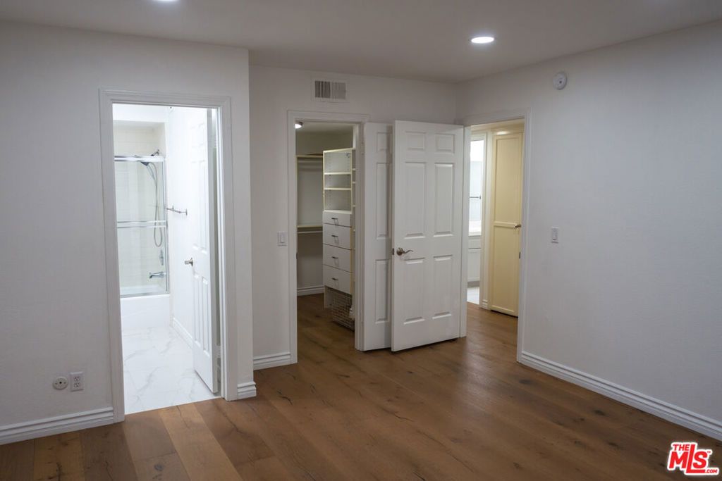 Image 8 of property listing at 4543 Willis Avenue 102, Sherman Oaks, CA 91403