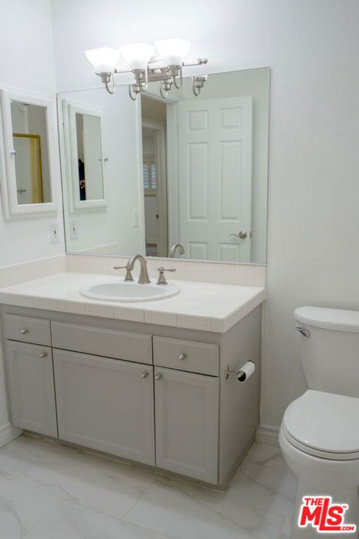 Image 9 of property listing at 4543 Willis Avenue 102, Sherman Oaks, CA 91403