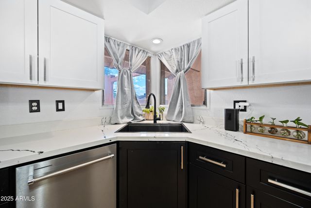 5004 W KALER Drive, Glendale, AZ 85301