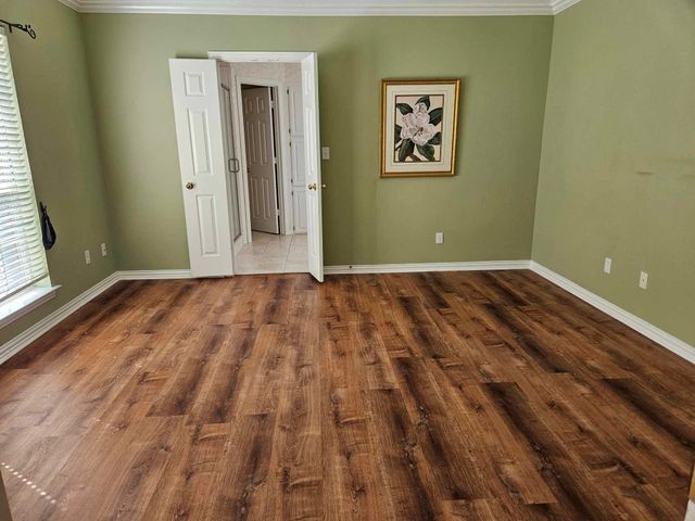 611 Ashbrook Court, Euless, TX 76039
