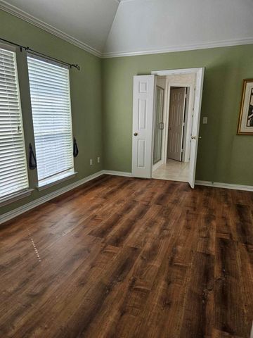 611 Ashbrook Court, Euless, TX 76039