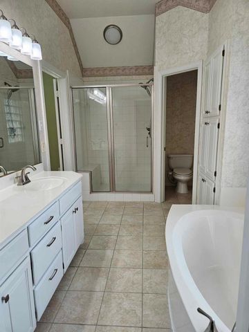 611 Ashbrook Court, Euless, TX 76039