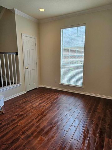 611 Ashbrook Court, Euless, TX 76039
