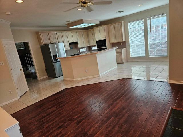 611 Ashbrook Court, Euless, TX 76039