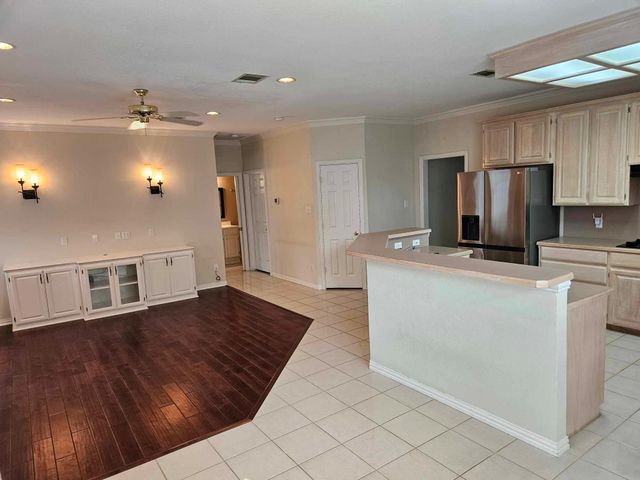 611 Ashbrook Court, Euless, TX 76039