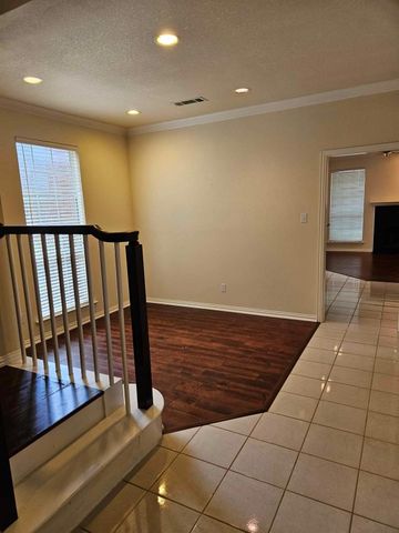 611 Ashbrook Court, Euless, TX 76039