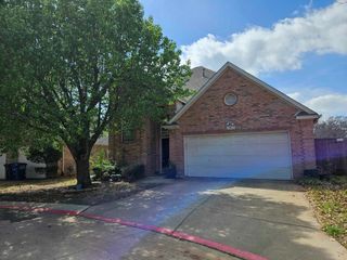 611 Ashbrook Court, Euless, TX 76039