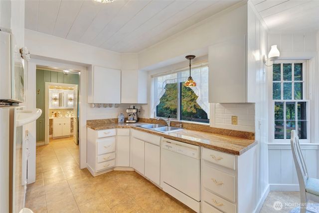 3918 NW Phinney Bay Drive, Bremerton, WA 98312