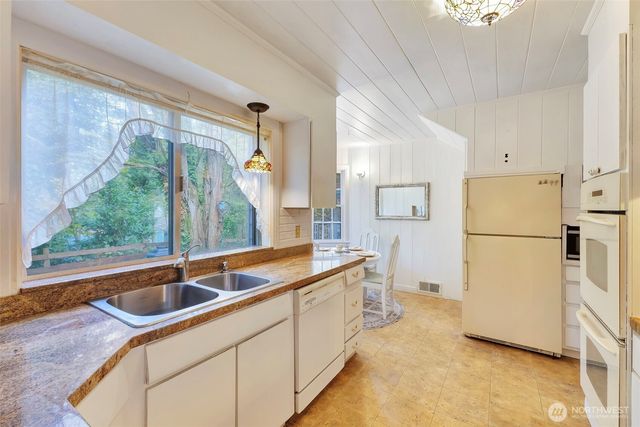 3918 NW Phinney Bay Drive, Bremerton, WA 98312