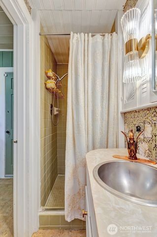 3918 NW Phinney Bay Drive, Bremerton, WA 98312