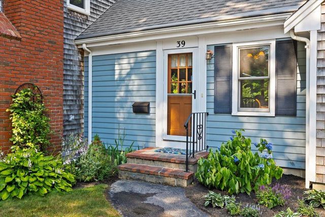 39 Coleridge Drive, Falmouth, MA 02540