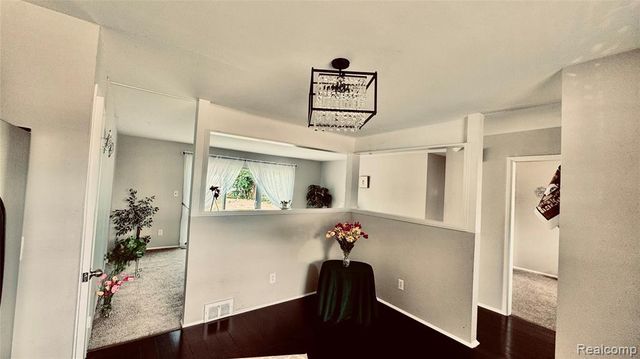 38022 Lyndon Street, Livonia, MI 48154