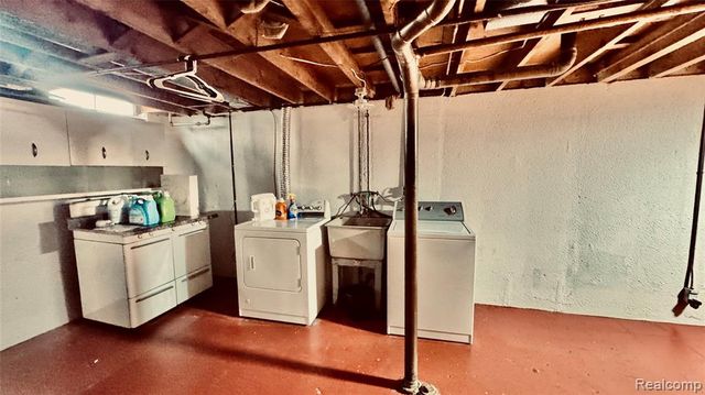 38022 Lyndon Street, Livonia, MI 48154