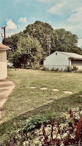38022 Lyndon Street, Livonia, MI 48154