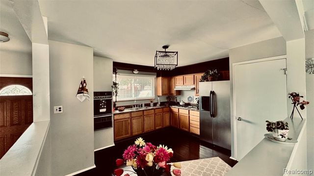 38022 Lyndon Street, Livonia, MI 48154