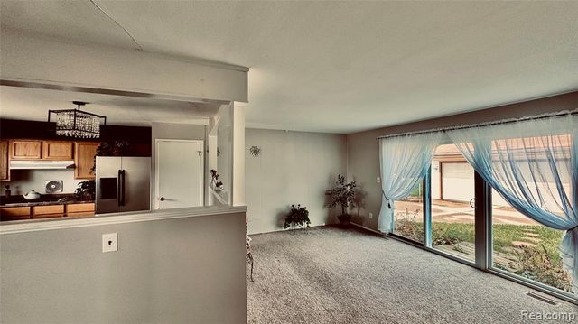 38022 Lyndon Street, Livonia, MI 48154