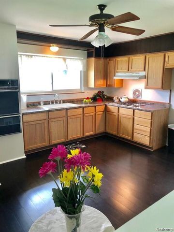 38022 Lyndon Street, Livonia, MI 48154