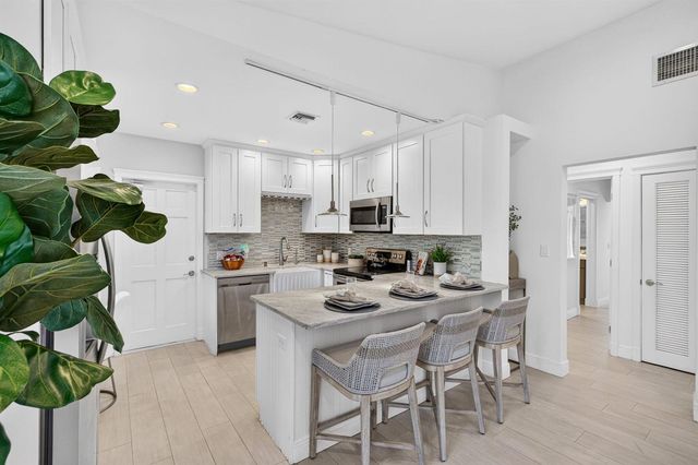 1329-2 SE 13th Terrace, Fort Lauderdale, FL 33316