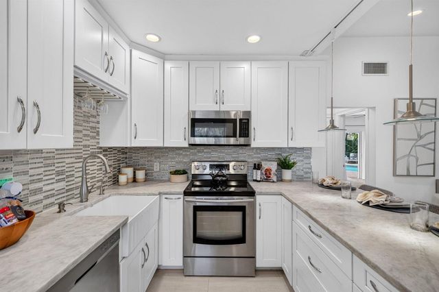 1329-2 SE 13th Terrace, Fort Lauderdale, FL 33316