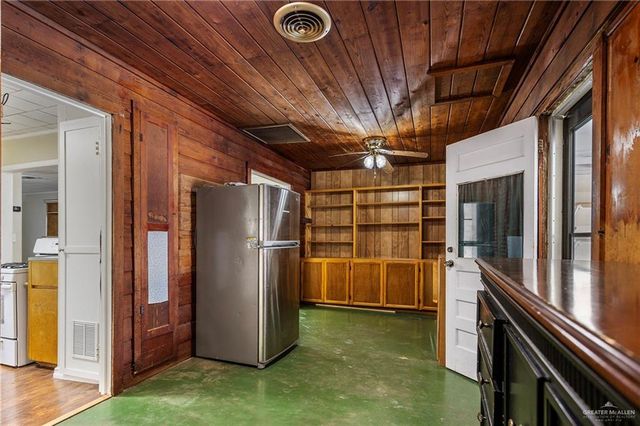 518 E Kelly Avenue, Pharr, TX 78577