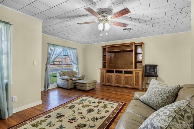 518 E Kelly Avenue, Pharr, TX 78577