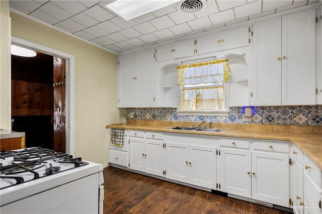 518 E Kelly Avenue, Pharr, TX 78577