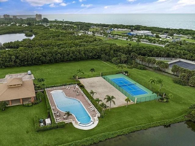 3308 Caracal Drive, Hutchinson Island, FL 34949