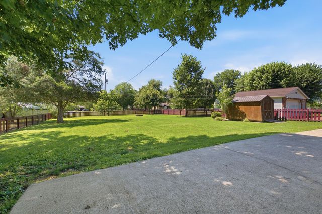 616 Hyde Park Ave, Gallatin, TN 37066
