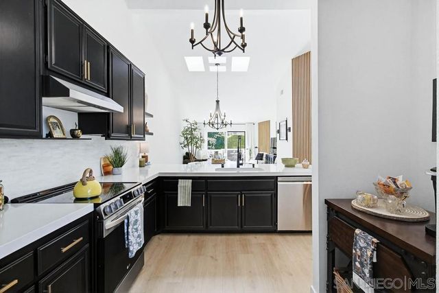 12795 Via Moura, San Diego, CA 92128