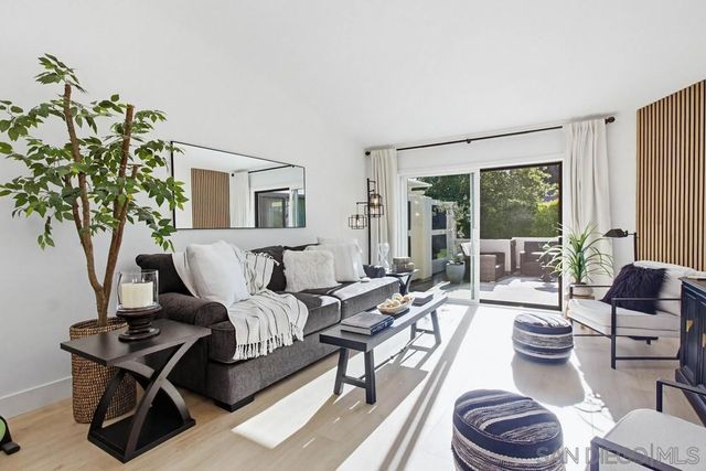 12795 Via Moura, San Diego, CA 92128