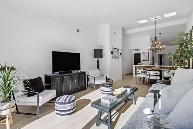 12795 Via Moura, San Diego, CA 92128