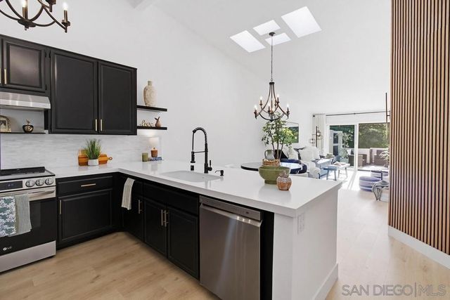 12795 Via Moura, San Diego, CA 92128