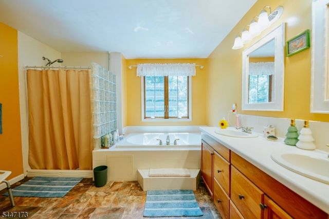 4 White Tail Ct, Hardyston Twp., NJ 07460