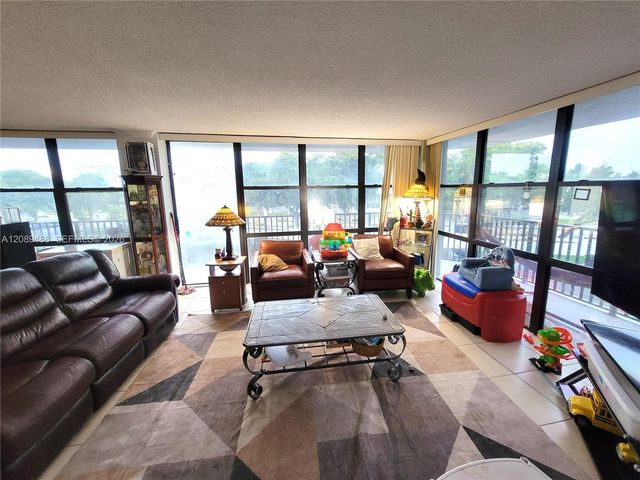 800 Parkview Drive 309, Hallandale Beach, FL 33009