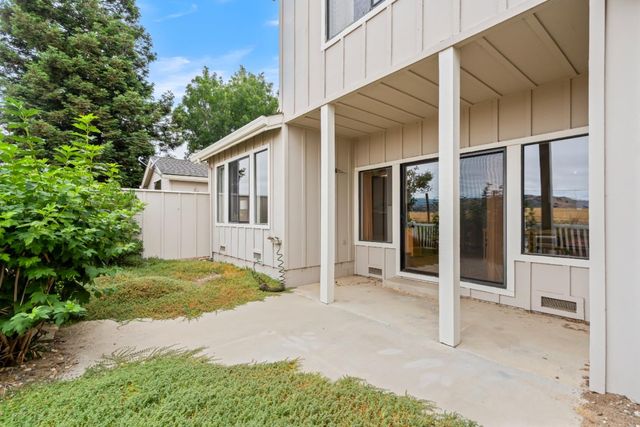845 Helen Drive, Hollister, CA 95023