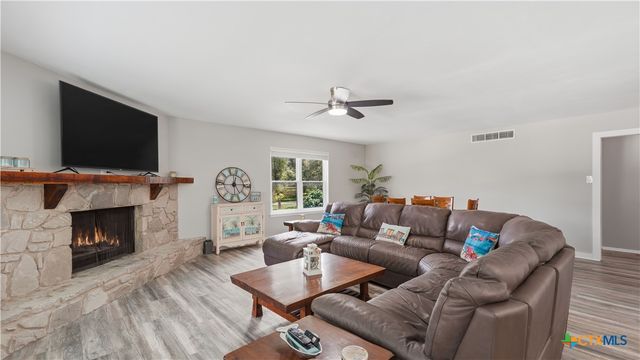 429 Laguna Vista, Seguin, TX 78155