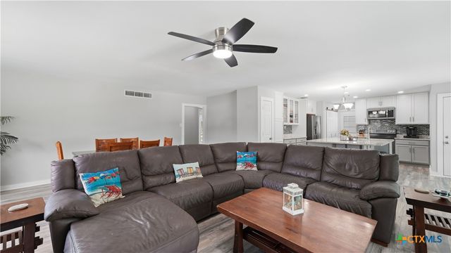 429 Laguna Vista, Seguin, TX 78155