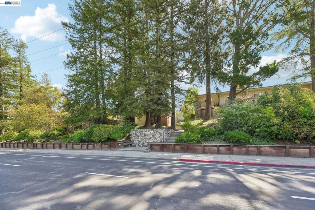 Image 27 of property listing at 651 Moraga Road #5, Moraga, CA 94556