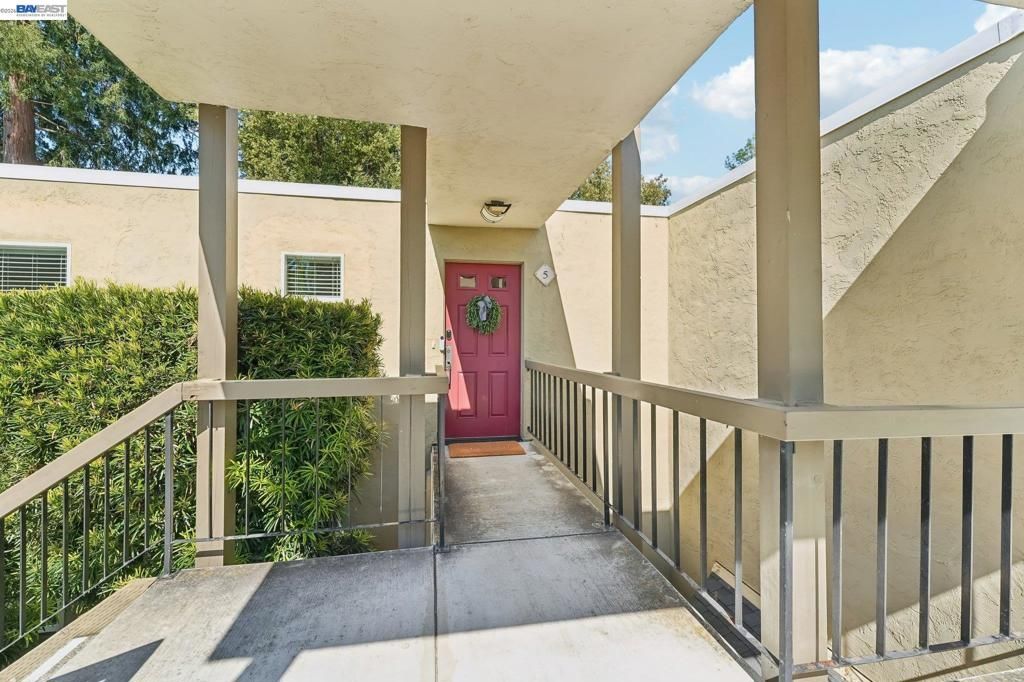 Image 3 of property listing at 651 Moraga Road #5, Moraga, CA 94556