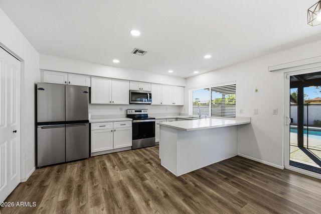 523 W PAMPA Avenue, Mesa, AZ 85210