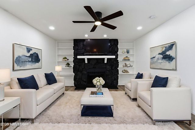 523 W PAMPA Avenue, Mesa, AZ 85210