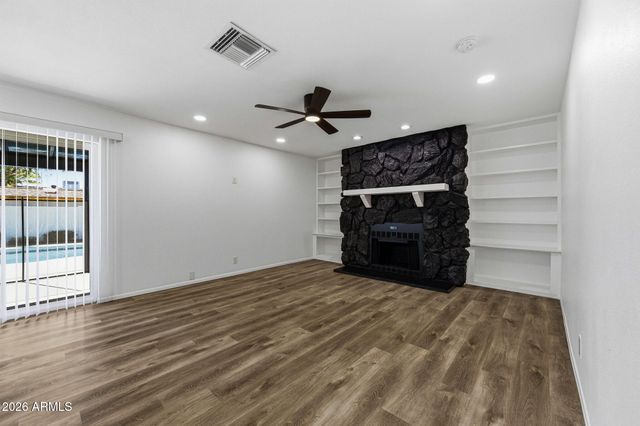 523 W PAMPA Avenue, Mesa, AZ 85210