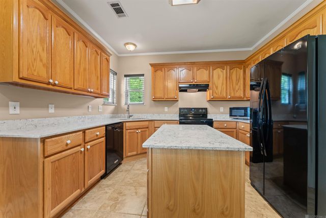 18606 Perkins Oak Rd, Prairieville, LA 70769