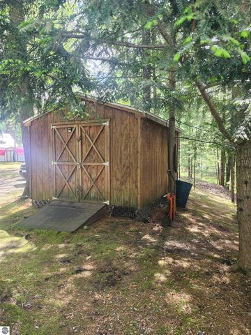 4915 Johnson Avenue, Hale, MI 48739