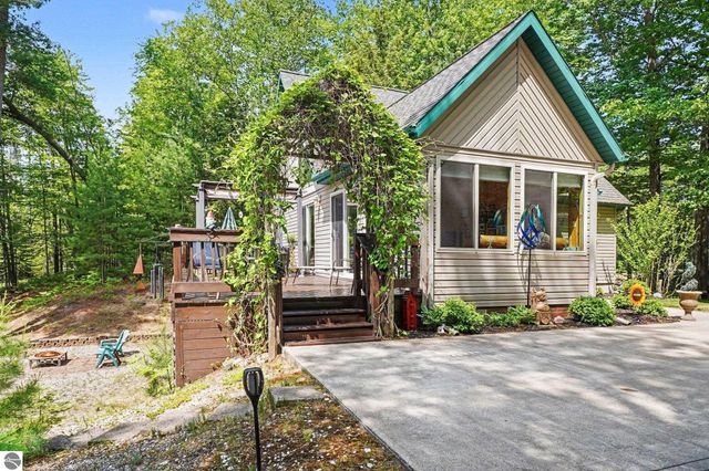4915 Johnson Avenue, Hale, MI 48739