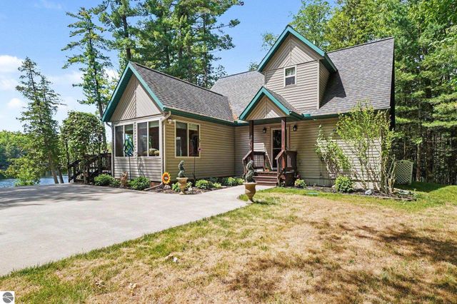 4915 Johnson Avenue, Hale, MI 48739