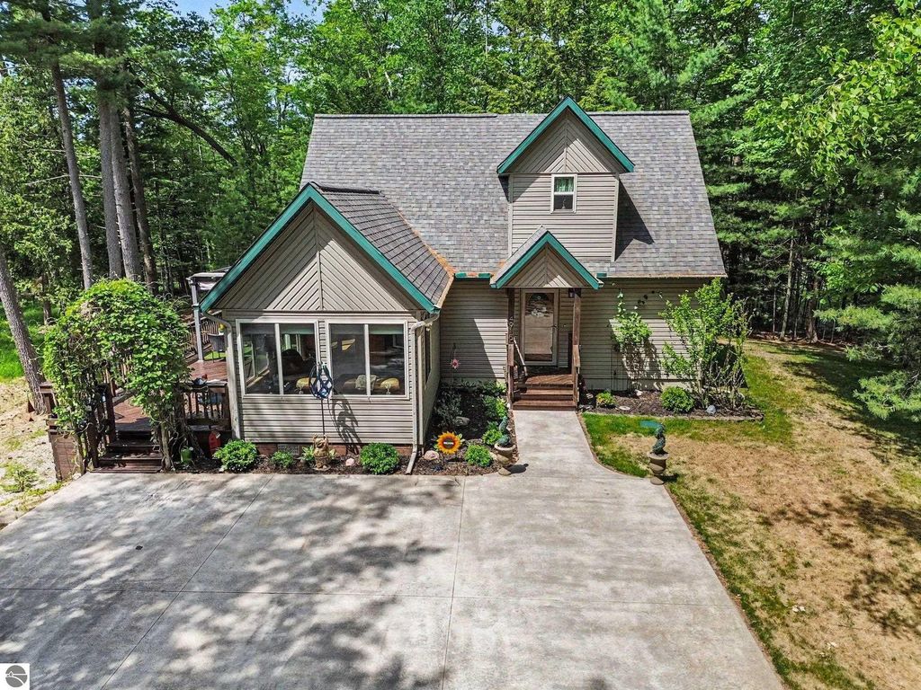 4915 Johnson Avenue, Hale, MI 48739