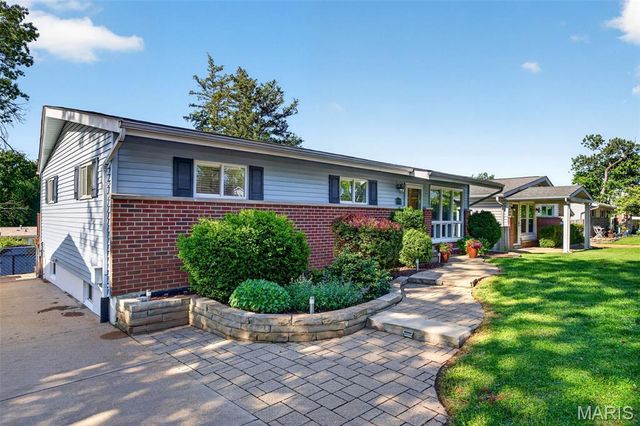 512 Acorn Drive, St Louis, MO 63126