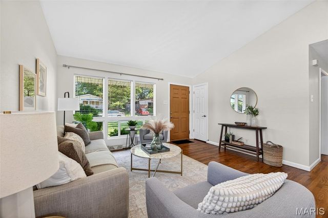 512 Acorn Drive, St Louis, MO 63126